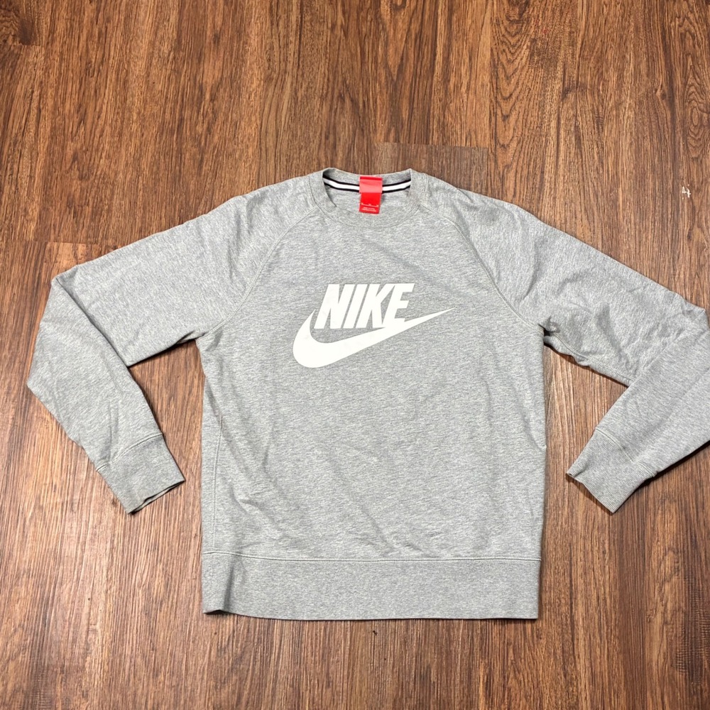 Nike Sportswear Club Fleece Sweatshirt Mens M Gray Big Logo Swoosh Crewneck